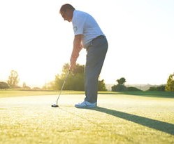 乐鱼网官网进入-中国高尔夫球员许赢夺得女子中巡个人第三冠，许亚军高尔夫